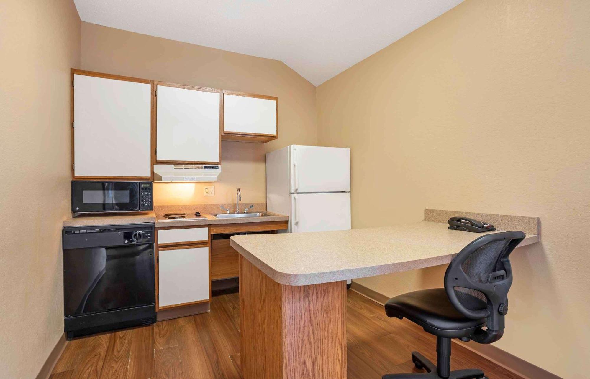Extended Stay America Select Suites - Jacksonville Salisbury Rd Southpoint Exterior photo