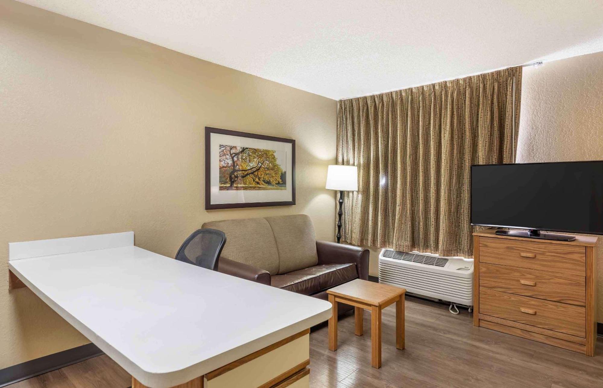 Extended Stay America Select Suites - Jacksonville Salisbury Rd Southpoint Exterior photo